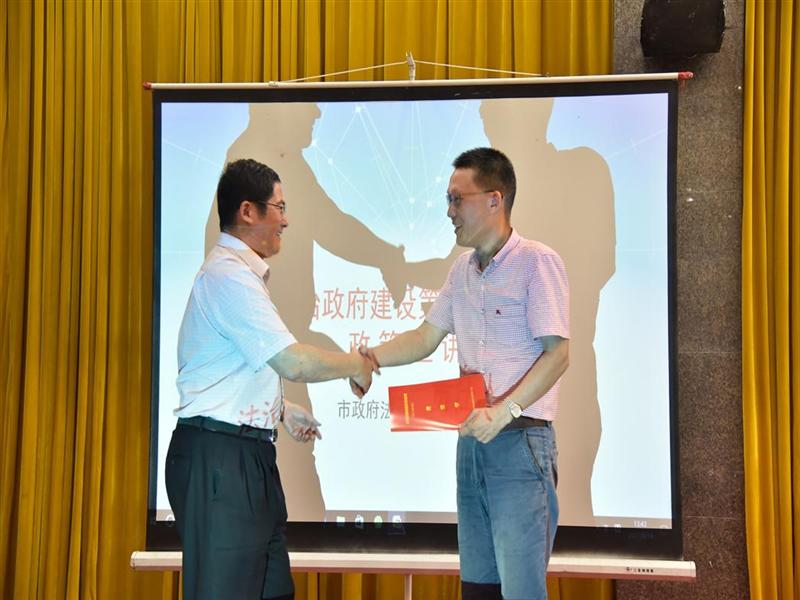 市政府法制办黄涧秋主任赴相城区就“法治政府建设第一责任制”进行政策宣讲 市政府法制办黄涧秋主任赴相城区就“法治政府建设第一责任制”进行政策宣讲